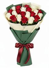 Букет Микс из красных и белых роз в Сухом-логе Свердловская область
