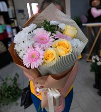 Букет цветов из:  Герберы, Розы и Хризантемы в Сухом-логе Свердловская область