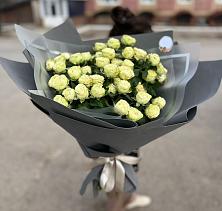 Букет Белые кустовые розы Солинеро в Сухом-логе Свердловская область