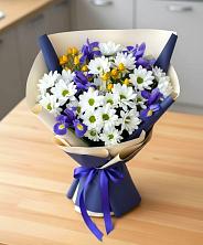 Букет цветов из:  Розы, Ирисы и Хризантемы в Сухом-логе Свердловская область